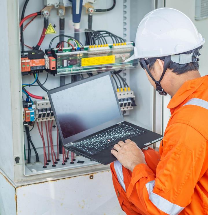 Notre technicien multitechnique est au service des entreprises de tout secteur.